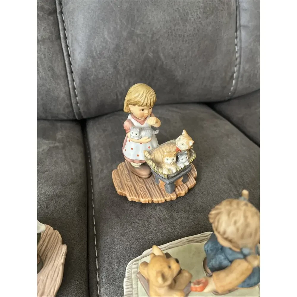 Lot Of 11 Berta Hummel Goebel 2003 Figurine Cat Snowman Swing Children. Perfect!